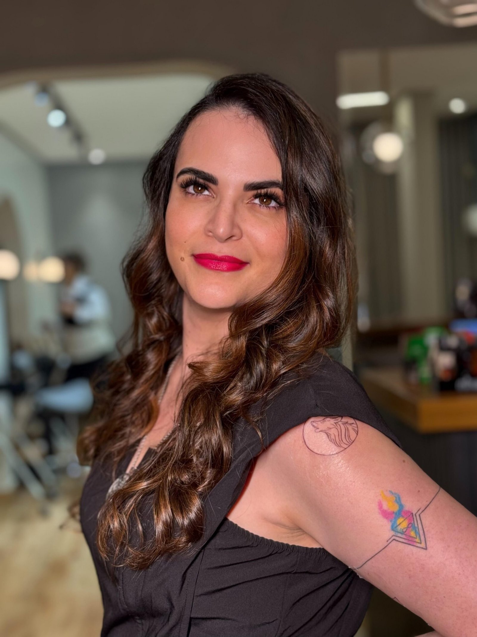 Retrato de perfil de Ádria Gutman